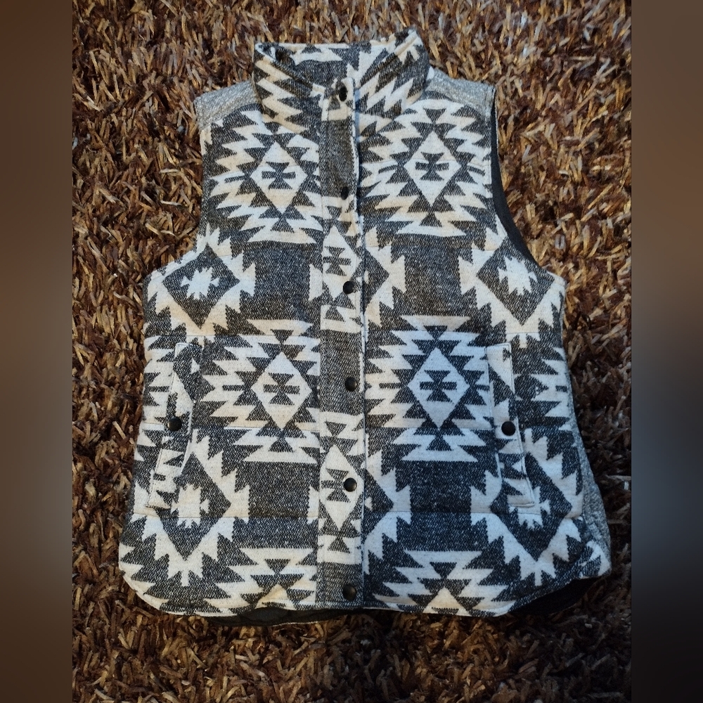 Aztec Southwest White Gray Black Plush Winter Ski Vest
